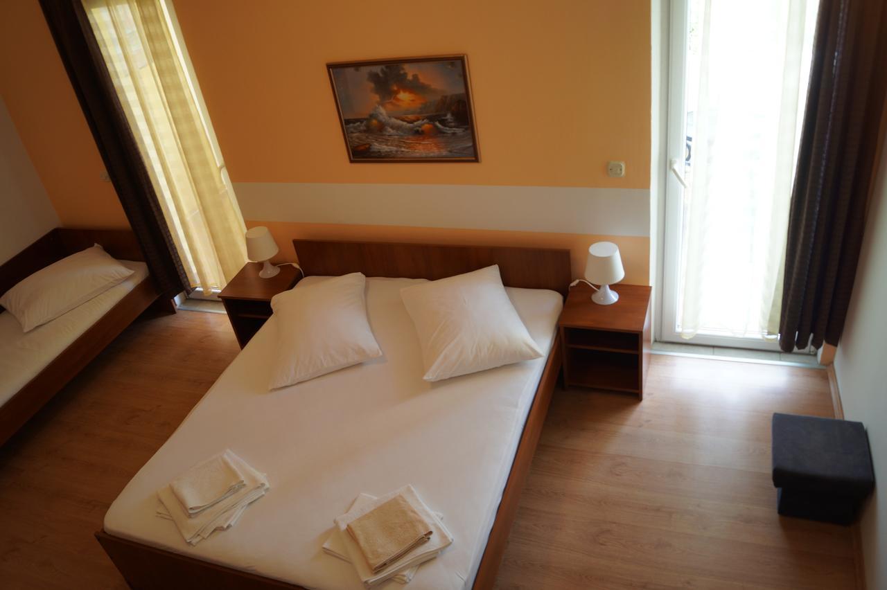 Marija With Private Parking Makarska